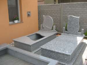 sicrie, monumente de granit, cripte si cavouri