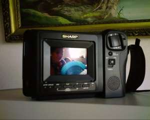 vind cam video panasonic RX10 cu doi acumulatori si Sharp 8mm