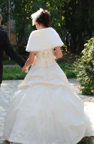 vand rochie de mireasa Agnes Toma