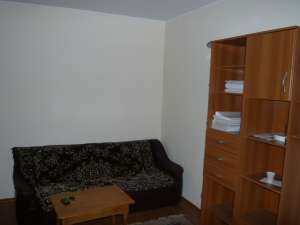Ofer spre inchiriere pe termen lung apartament 3 camere ultracentral