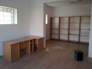 Ofer spre inchiriere spatiu comercial