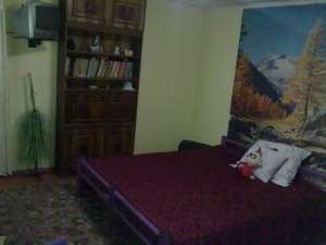 INCHIRIEZ CAMERE LA CURTE