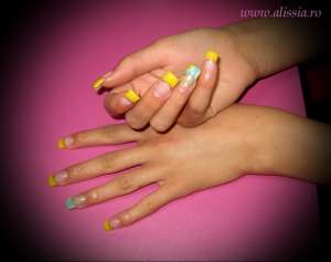 Manichiura unghii gel,  prelungire gel pe unghia naturala,  pedichiura gel la cele mai mici preturi 