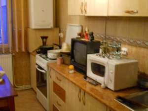 BACAU,  OFER SPRE INCHIRIERE APARTAMENT CU 2 CAMERE,  ZONA ORIZONT,  RENOVAT,  MOBILAT.