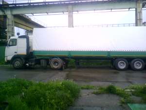 Vand autocamion cu semiremorca