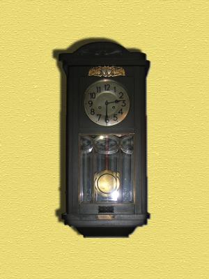 VAND:  PENDULE DE PERETE (23 Buc. )