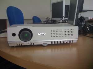VIDEO PROIECTOR SANYO CU SMART BOARD COMPLET CU SOFTWARE