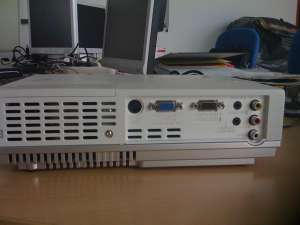 VIDEO PROIECTOR SANYO CU SMART BOARD COMPLET CU SOFTWARE