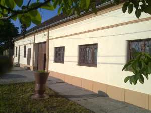 PROPRIETAR VAND HALA PRODUCTIE 300 MP+CASA MARE 300 mp, toate utilitatile