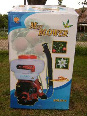 Vand masina de stropit cu motor .nou in cute. 20L,  15KM Tel:0742925575