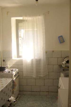 Vand in Onesti  - apartament cu 2 camere decomandate situat  in zona centrala