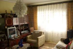 Vand in Onesti - apartament cu 3 camere  decomandate