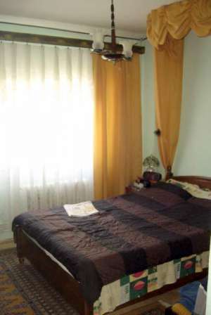 Vand in Onesti - apartament cu 3 camere  decomandate