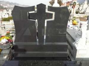 Monumente funerare