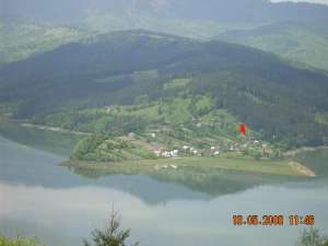 teren pe malul lacului Bicaz