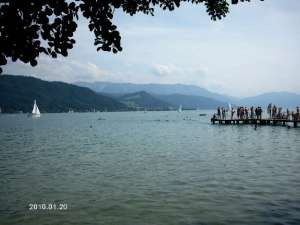 austria 2 km lac attersee camera 1 pers 1 noapte 20� 2 pers noapte 35� casa 8 pers noapte 100�