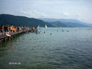 austria 2 km lac attersee camera 1 pers 1 noapte 20� 2 pers noapte 35� casa 8 pers noapte 100�