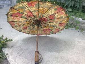 Vand umbrela de soare dama , an 1900, brodata cu maner lemn cires , stare exceptionala