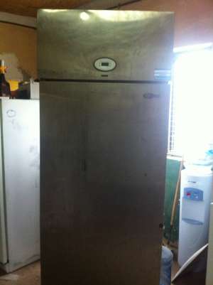 Vand dulapuri inox cu 1 usa sau 2 usi pe congelare sau refrigerare