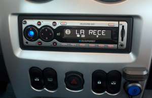 MP3 player auto BLAUPUNKT cu suport pentru carduri SD si modul BLUETOOTH