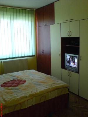 Proprietar,          vand in Braila apartament 3 camere ultracentral