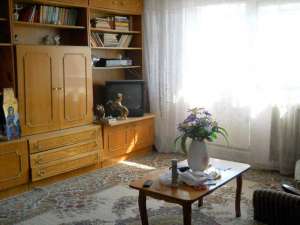 Vand in Bacau apartament cu 3 camere semidecomandat, 