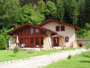 Vand Vila si Pensiune in Campulung Moldovenesc