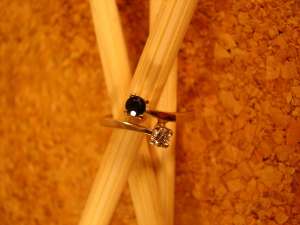 inel aur galben 14 K cu un diamant si un safir