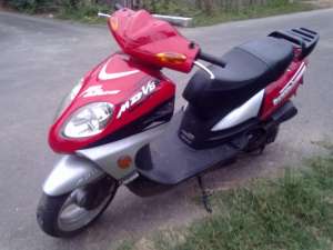 VAND SCUTER 2000 LEI