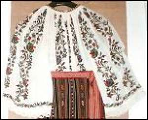 VAND COSTUME POPULARE TOATE AU PESTE 100 DE ANI