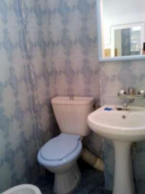 BACAU. Proprietar  Vand urgent apartament 3 camere semidecomandat