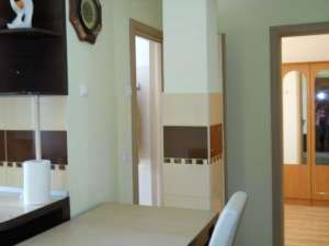 Vand urgent in Bacau apartament cu 2 camere semidecomandate, 