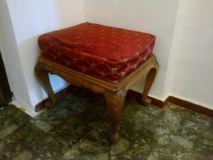 VAND URGENT ,   IEFTIN MOBILA VECHE IN STARE FOARTE BUNA!