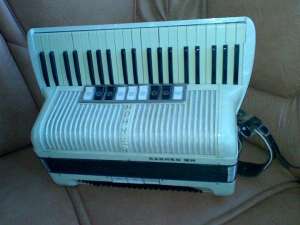 Vand acordeon hohner carmen III