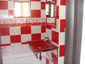 vand  sau inchiriez apartament  2 camere  zarnesti Brasov