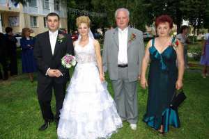VAND SAU INCHIRIEZ ROCHIE DE MIREASA