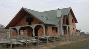 Casa in rosu,    zona Berindei
