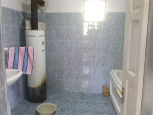 Proprietar , Vand urgent casa in cartierul Izvoare,  Bacau