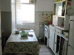 Vand urgent in Bacau -  apartament 2 camere semidecomandate,   zona Petru Rares