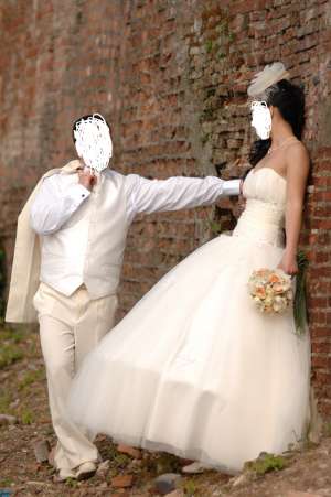 Vand rochie de mireasa superba