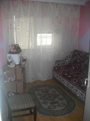 Vand apartament 3 camere  Calea.Galati nr.329 Bl.3Sc2Et.1 Ap.24 tel:0752-538347