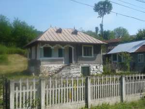 vand casa modesta