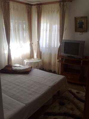 Inchiriez camere la vila pe perioada sezonului estival