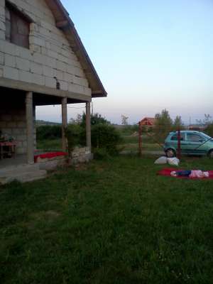 CASA IN ROSU