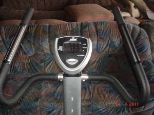 Vand stepper second hand cu manere marca  POWER FIT,   cu amortizoare hidraulice si computer