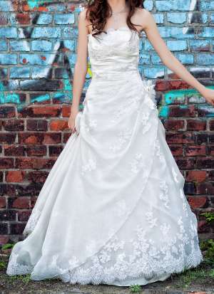 Vand rochita de mireasa Sposa