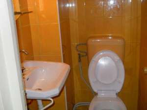 Ofer spre inchiriere in BACAU -Apartament cu 2 camere decomandat,  zona centrala