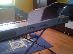 Yamaha P70 electronic piano