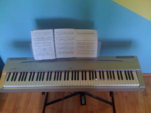 Yamaha P70 electronic piano
