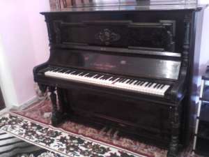 Vand Pianina Veche Arnold Fibiger Medaille d